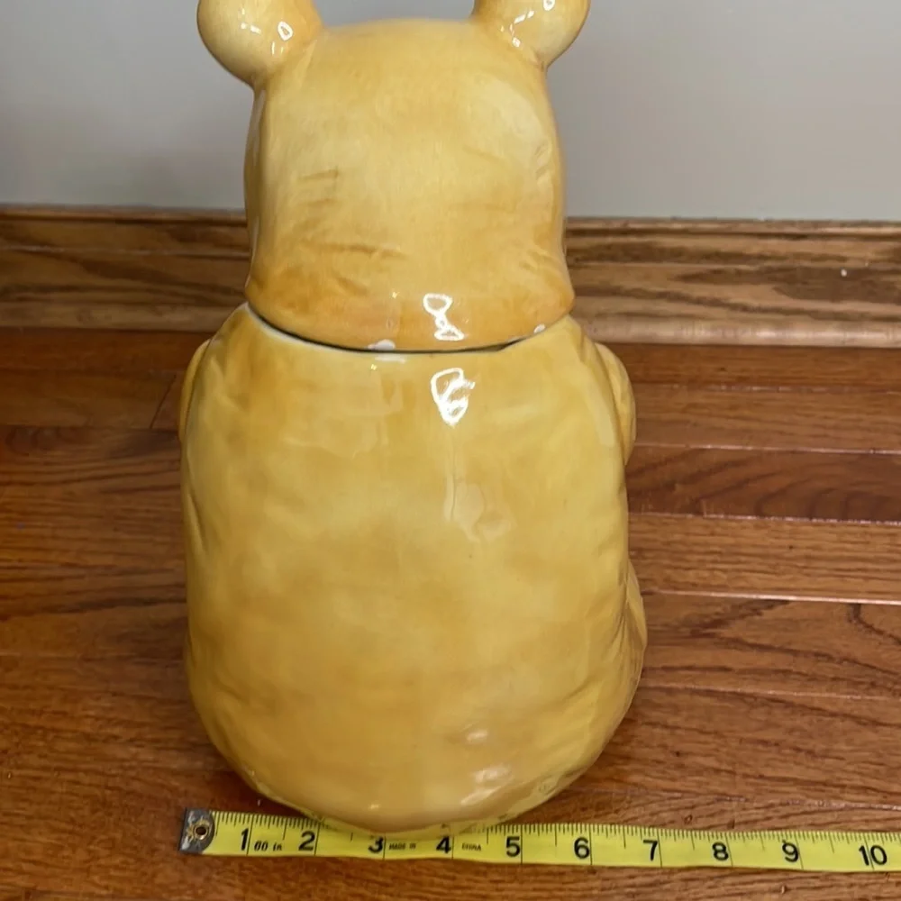 WINNIE‎ THE POOH Ceramic Cookie Jar. Vintage